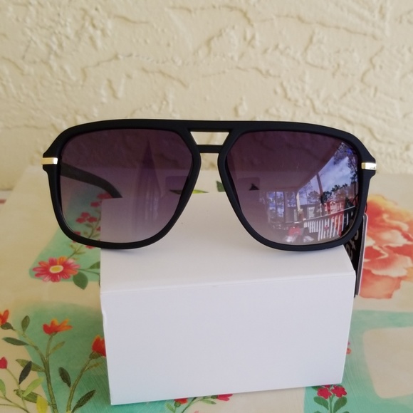 2019  MEN BLACK GOLD SUNGLASSES. - Picture 3 of 4